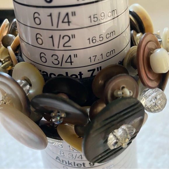 Button Bracelet - Picture 5 of 5